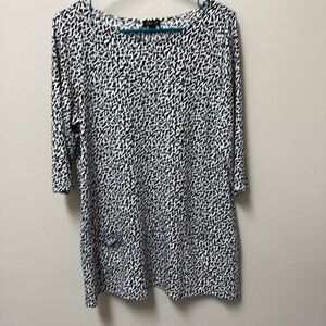 J Jill black and white 3/4 sleeve tunic,medium. Geometric pattern.